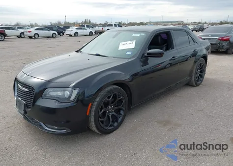 2019 Chrysler 300 300S z USA, uszkodzony, nr VIN 2C3CCABG5KH639837